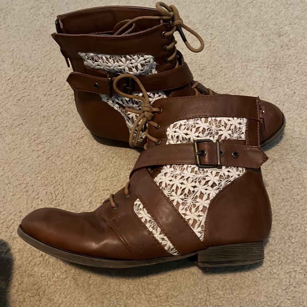 Boots - Picture 6 of 6